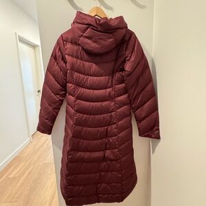 Patagonia down parka size S in burgundy color.